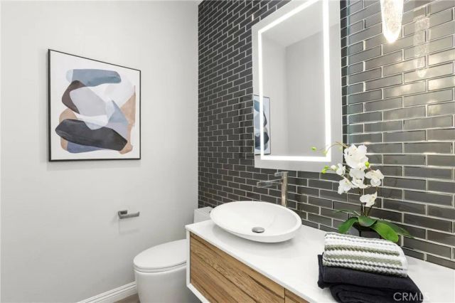 205 Mantle, Irvine, CA 92618