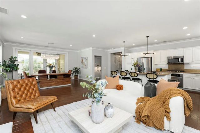 205 Mantle, Irvine, CA 92618