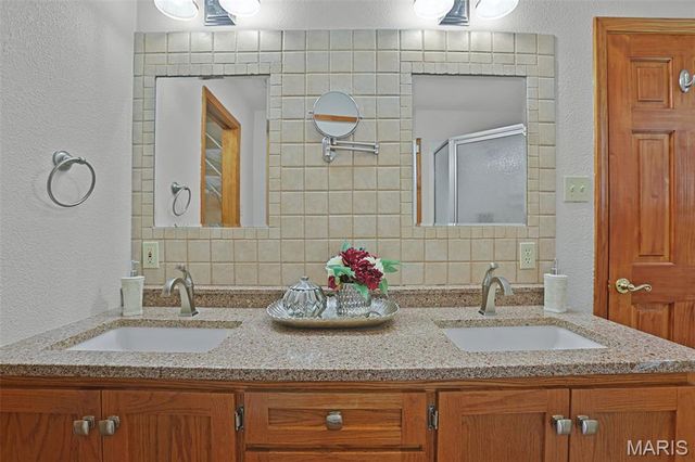 7461 Leslie Drive, Edwardsville, IL 62025