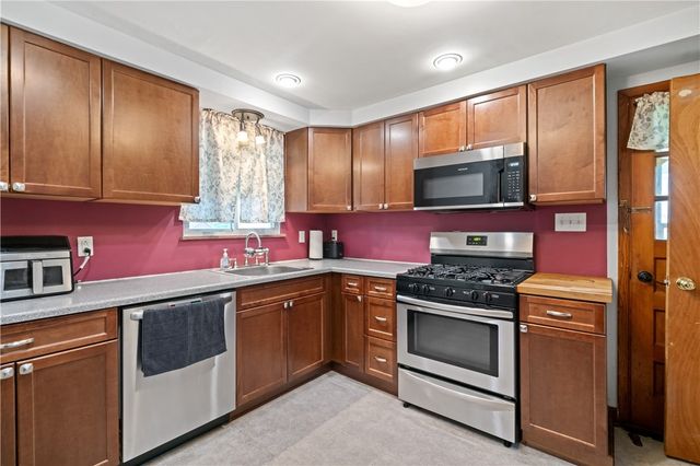 3322 Cherry Street, West Mifflin, PA 15122