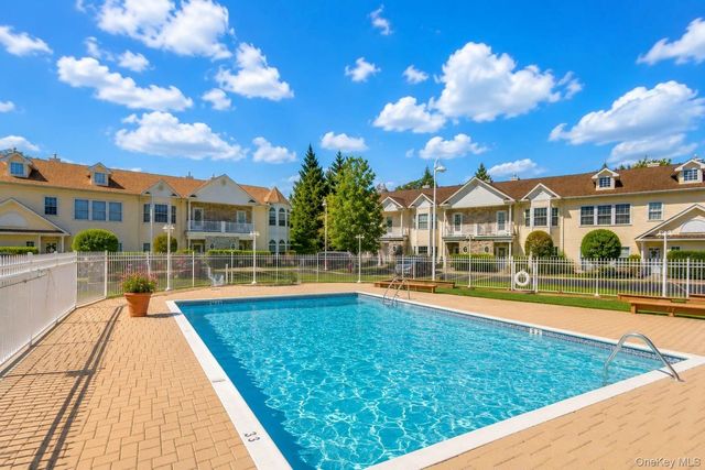 406 Narragansett Villas Drive, Lindenhurst, NY 11757