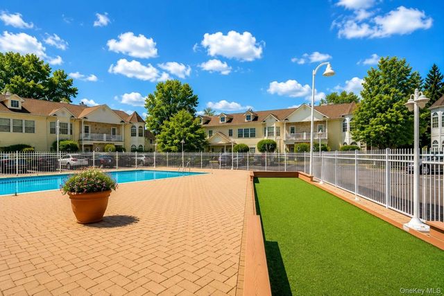 406 Narragansett Villas Drive, Lindenhurst, NY 11757