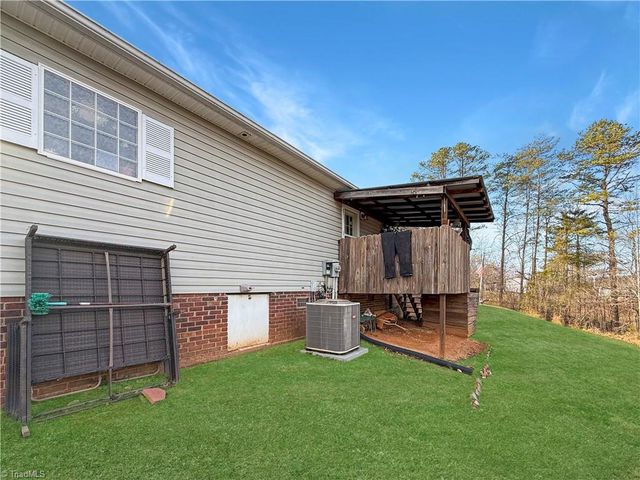 204 Freeman Ridge Trail, Pilot Mountain, NC 27041