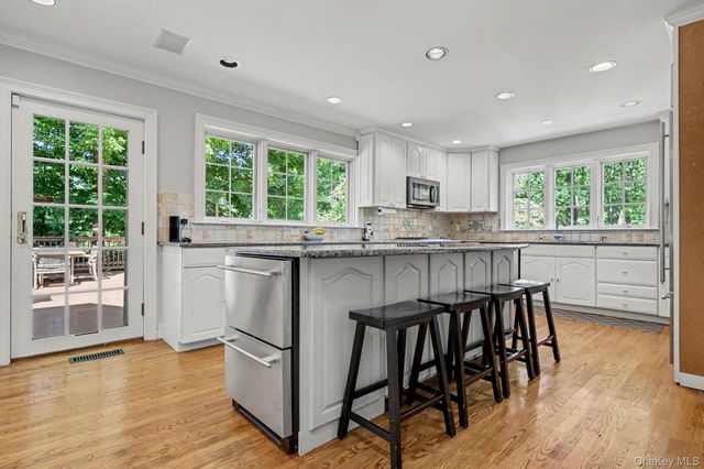 13 Lia Fail Way, Greenwich, CT 06807
