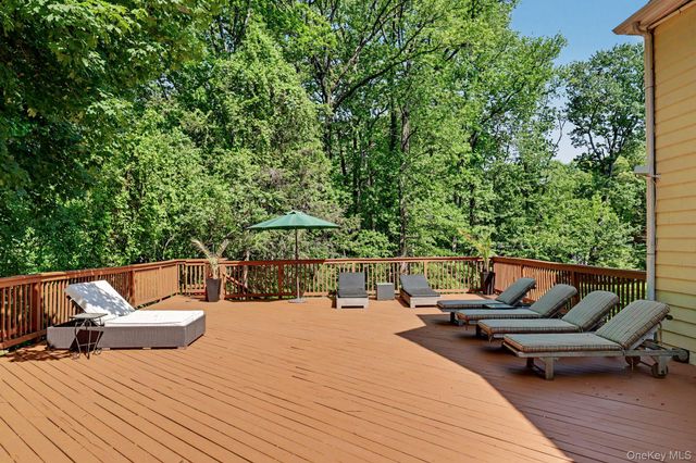 13 Lia Fail Way, Greenwich, CT 06807