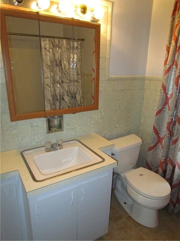 1228 N Sharpsville Ave., Sharon, PA 16146