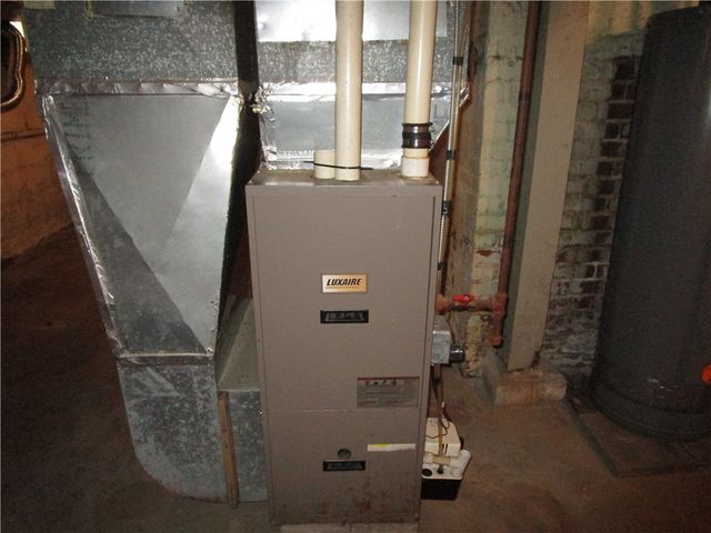 1228 N Sharpsville Ave., Sharon, PA 16146