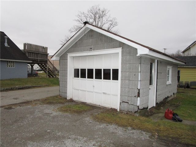 1228 N Sharpsville Ave., Sharon, PA 16146