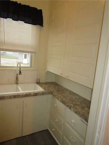 1228 N Sharpsville Ave., Sharon, PA 16146