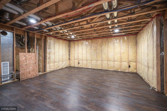 60639 211th Street, Eagle Lake, MN 56024