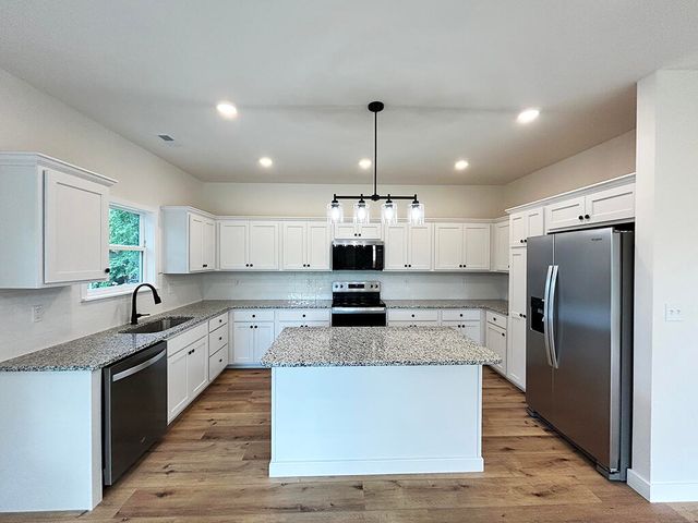 1579 N GOLF BLVD, Columbia, MO 65202