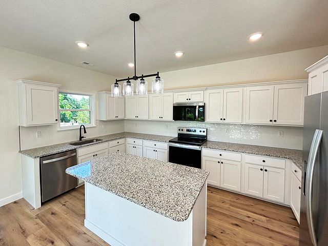 1579 N GOLF BLVD, Columbia, MO 65202