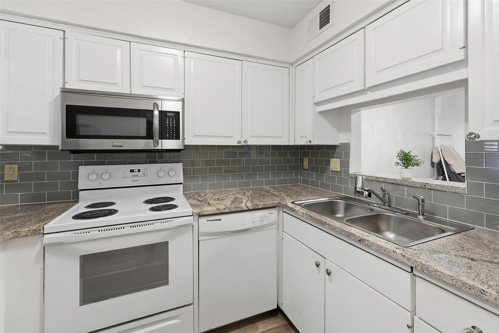 1205 Roaring Springs Road 1205, Fort Worth, TX 76114 — photo 4