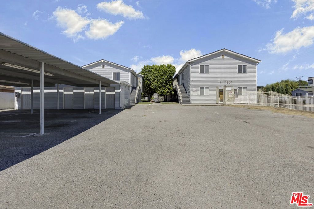 11901 Valerio Street, Los Angeles, CA 91605 — photo 2
