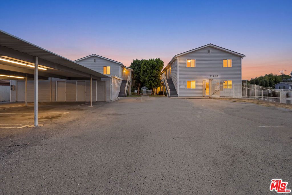 11901 Valerio Street, Los Angeles, CA 91605 — photo 3