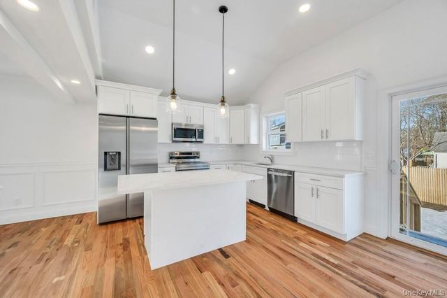 49 Barclay Road, Mastic Beach, NY 11951