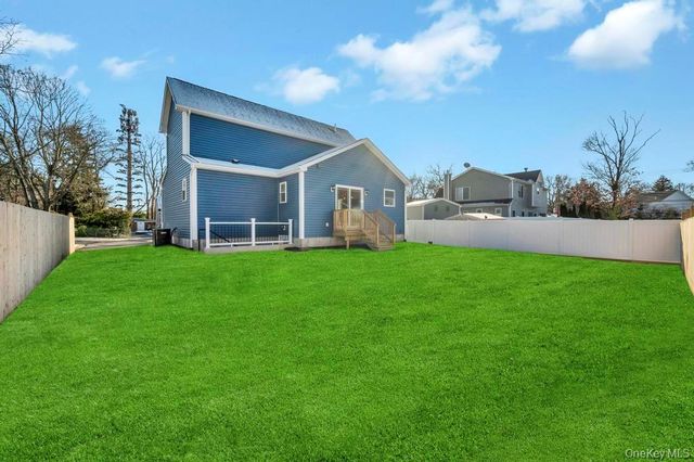 49 Barclay Road, Mastic Beach, NY 11951