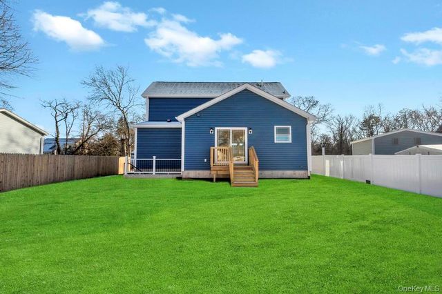 49 Barclay Road, Mastic Beach, NY 11951