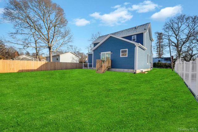 49 Barclay Road, Mastic Beach, NY 11951