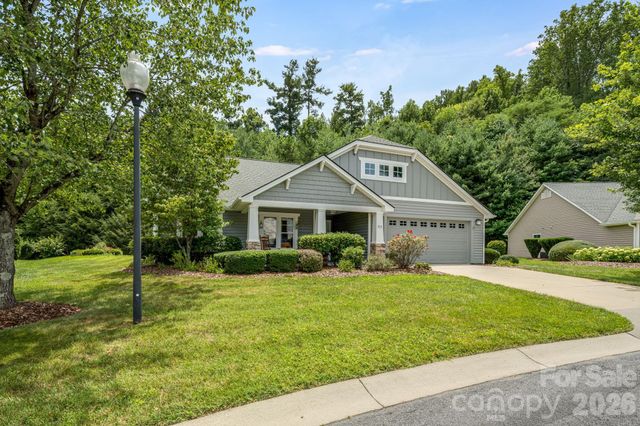 208 Snowy Egret Way, Hendersonville, NC 28792