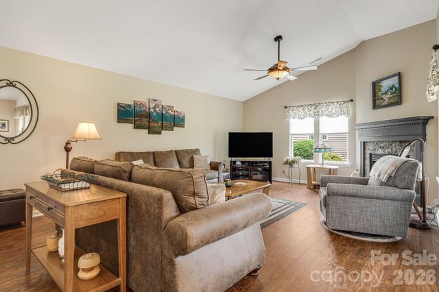 208 Snowy Egret Way, Hendersonville, NC 28792