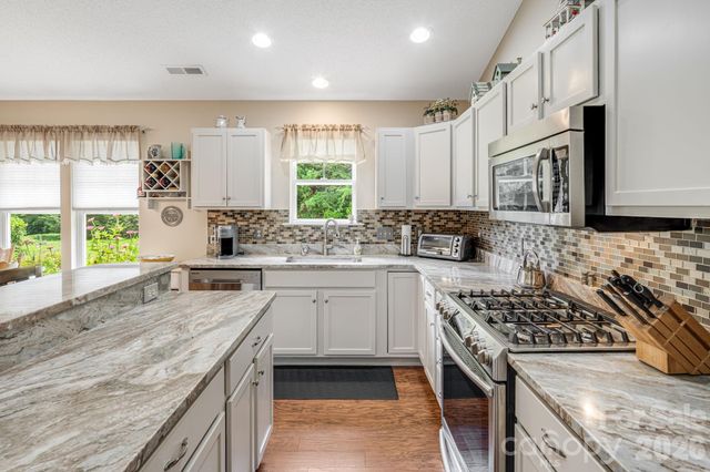 208 Snowy Egret Way, Hendersonville, NC 28792