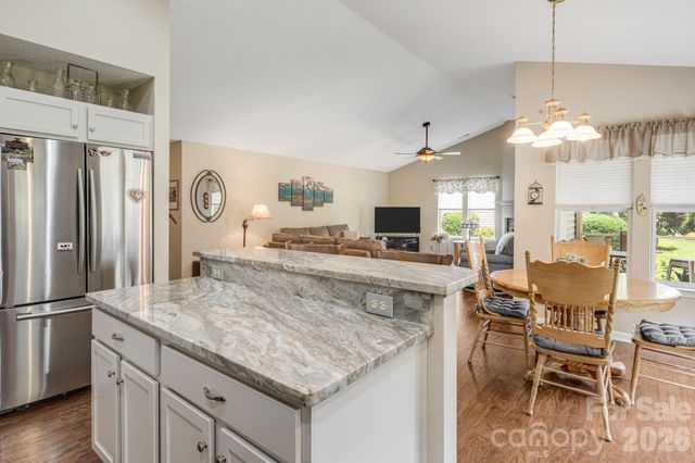 208 Snowy Egret Way, Hendersonville, NC 28792