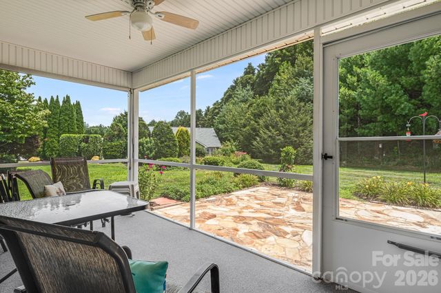 208 Snowy Egret Way, Hendersonville, NC 28792
