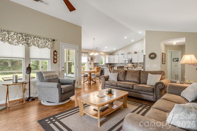208 Snowy Egret Way, Hendersonville, NC 28792