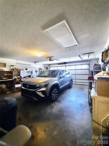 208 Snowy Egret Way, Hendersonville, NC 28792