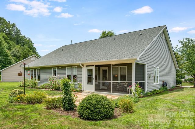 208 Snowy Egret Way, Hendersonville, NC 28792