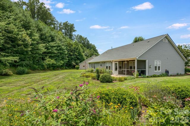 208 Snowy Egret Way, Hendersonville, NC 28792