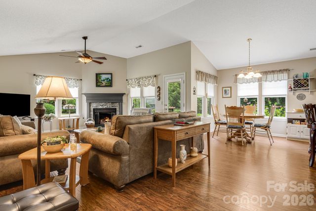 208 Snowy Egret Way, Hendersonville, NC 28792