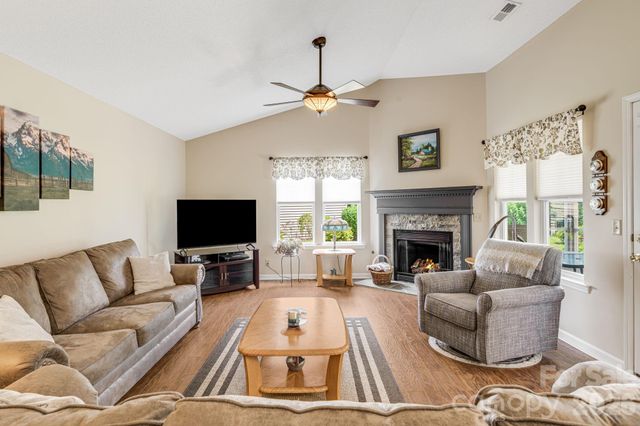 208 Snowy Egret Way, Hendersonville, NC 28792