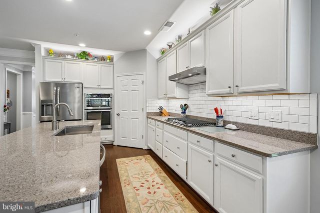 137 LONG POINT DR, Fredericksburg, VA 22406