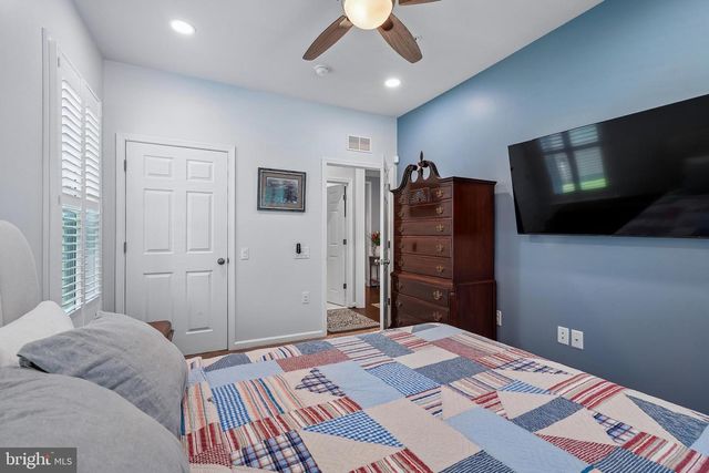 137 LONG POINT DR, Fredericksburg, VA 22406