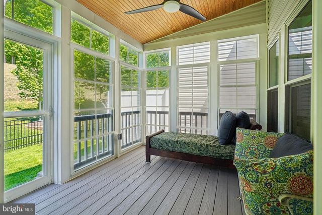 137 LONG POINT DR, Fredericksburg, VA 22406