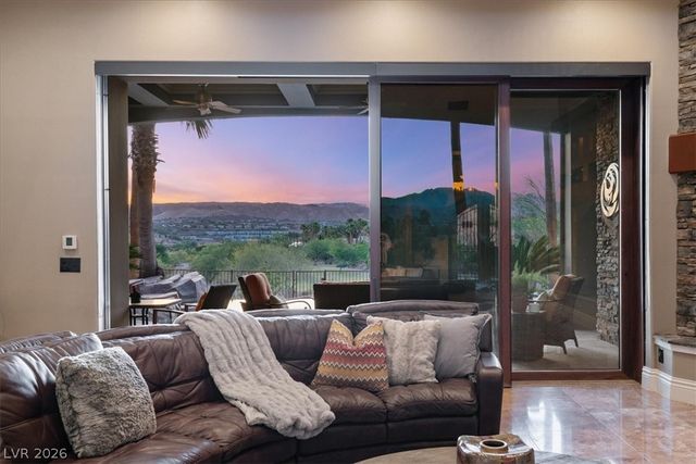 28 Via Siena Place, Henderson, NV 89011