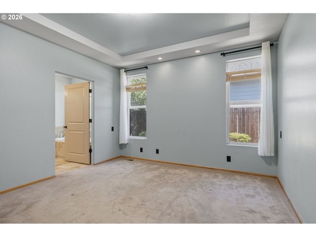 962 T St, Springfield, OR 97477