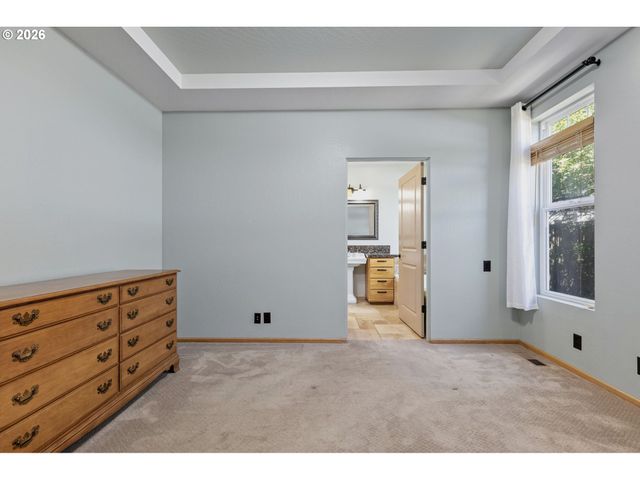 962 T St, Springfield, OR 97477
