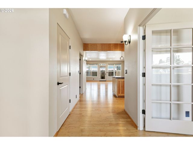 962 T St, Springfield, OR 97477