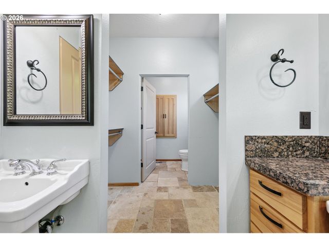 962 T St, Springfield, OR 97477