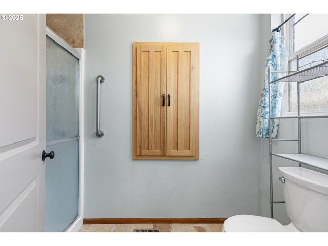 962 T St, Springfield, OR 97477