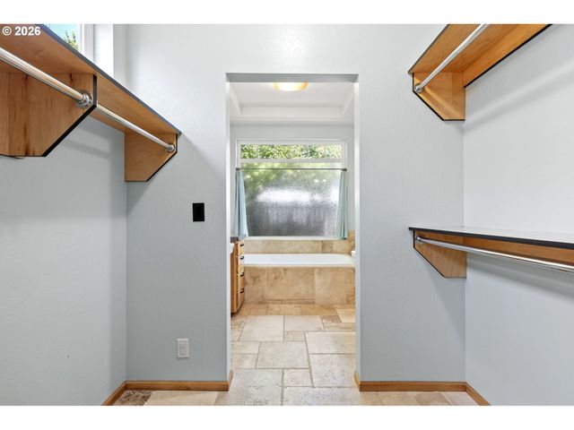 962 T St, Springfield, OR 97477