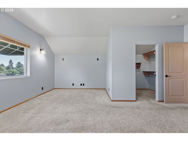 962 T St, Springfield, OR 97477
