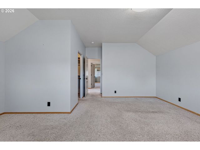 962 T St, Springfield, OR 97477