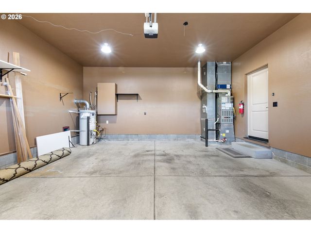 962 T St, Springfield, OR 97477