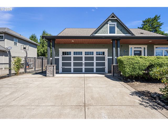 962 T St, Springfield, OR 97477