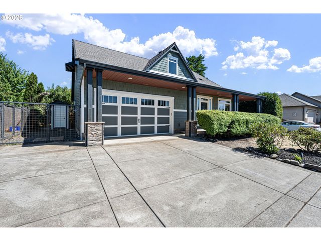 962 T St, Springfield, OR 97477