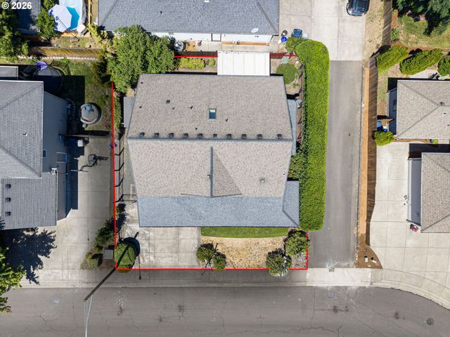 962 T St, Springfield, OR 97477